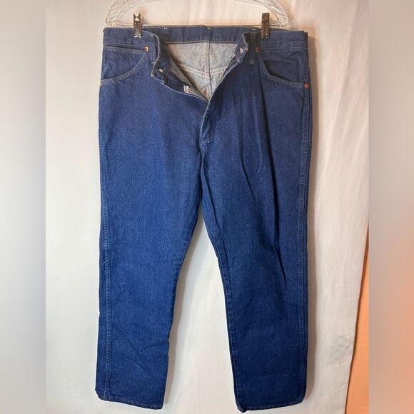 Wrangler Jeans Men’s 38X32 100%Cotton Blue Dark Wash Relaxed Fit Straight - Picture 3 of 14